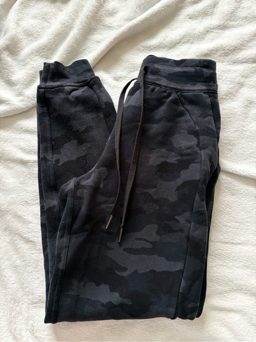 Lululemon Black Camo Joggers Size 2